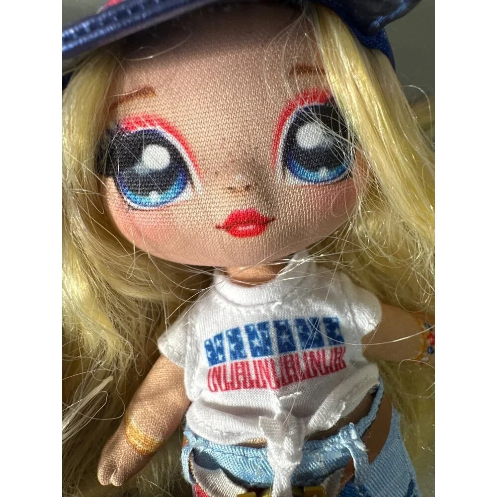 MGA Na! Na! Na! Surprise Dolls 2021 Set Of 2 Small Blonde Pink Hair Hats Outfits
